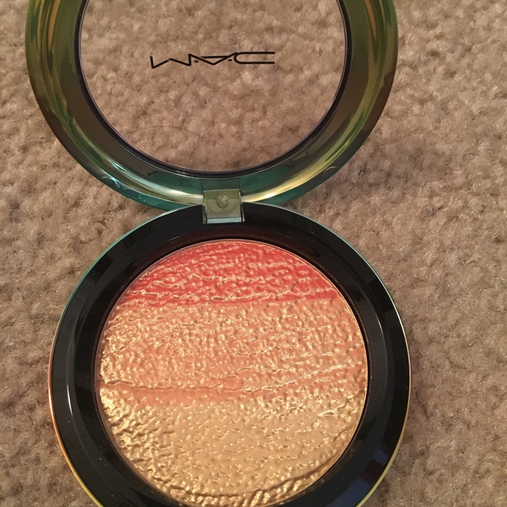 NEW Limited edition Mac highlighter